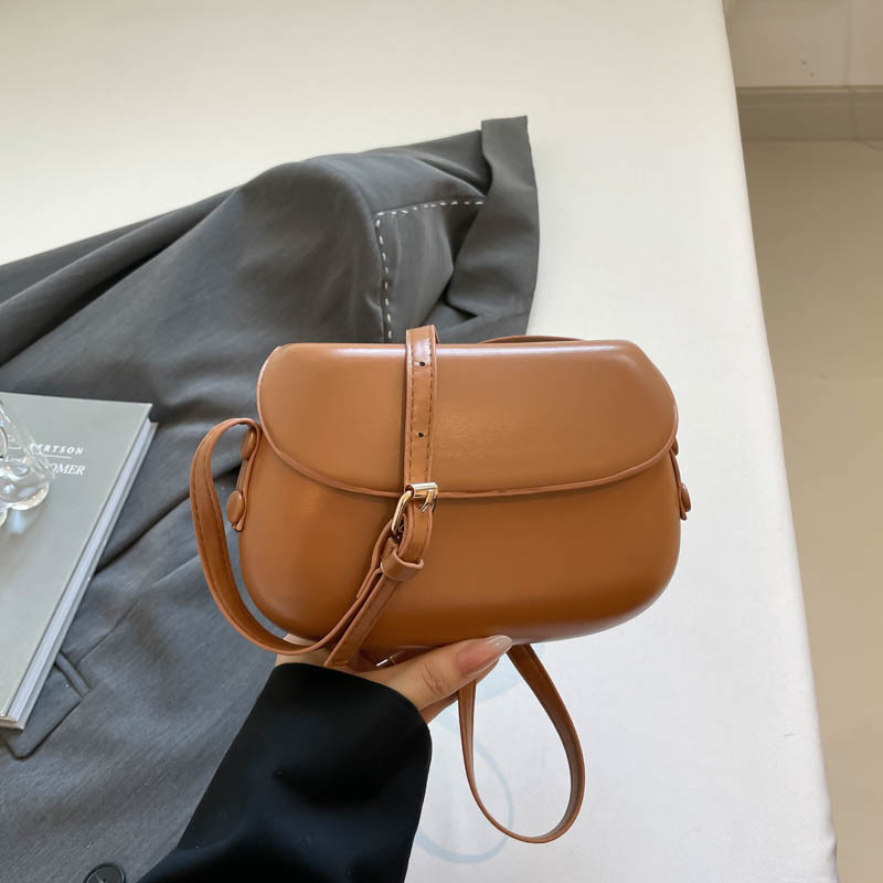Crvena sedlovita crossbody torba, mala, PU koža, ljeto 2025, korejski retro stil, ženska torba za mobitel