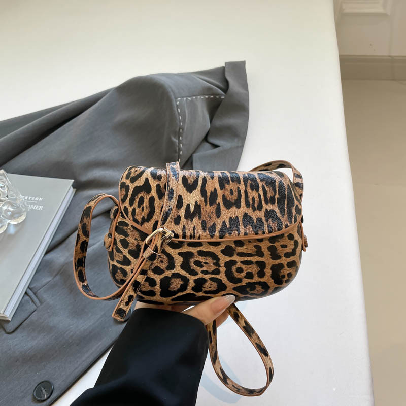 Crvena sedlovita crossbody torba, mala, PU koža, ljeto 2025, korejski retro stil, ženska torba za mobitel