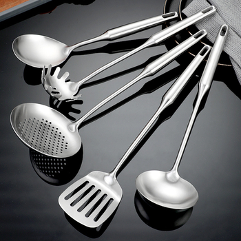 Set de 6 ustensile de bucătărie din oțel inoxidabil 304: spatulă, spatulă pentru prăjit, lingură, lingură cu găuri și încă două unelte de bucătărie.
