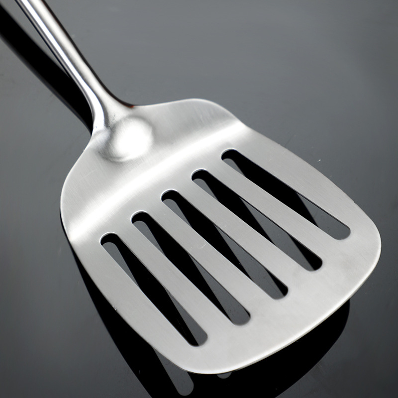 Set de 6 ustensile de bucătărie din oțel inoxidabil 304: spatulă, spatulă pentru prăjit, lingură, lingură cu găuri și încă două unelte de bucătărie.