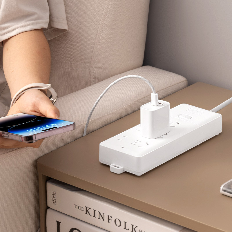 Produžni kabel visoke snage 16A za ured s više utičnica