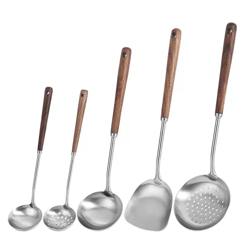 Set de ustensile de bucătărie din oțel inoxidabil 304, cu mâner din lemn, spatule pentru prăjit, spatulă pentru ciuperci, lingură cu găuri și lingură de supă