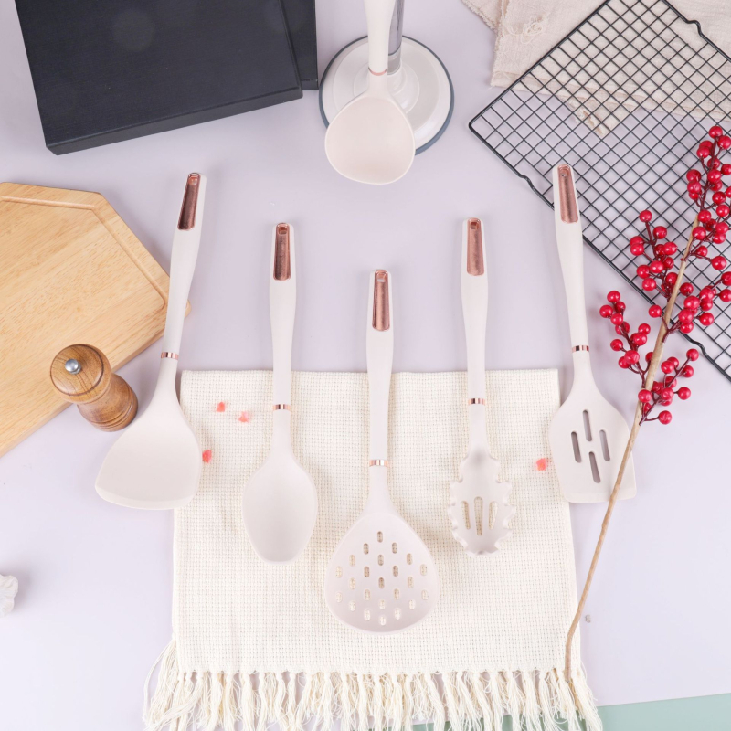 Spatulă din silicon alb, de calitate alimentară, rezistentă la temperaturi înalte, pentru uz casnic, spatulă antiaderentă pentru tigăi, ustensile de bucătărie, spatulă de gătit și lingură de supă