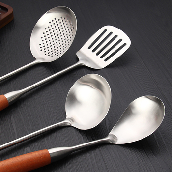 Set de ustensile de bucătărie din oțel inox cu mânere din rosewood — spatulă, lingură de supă, lingură cu găuri, sită