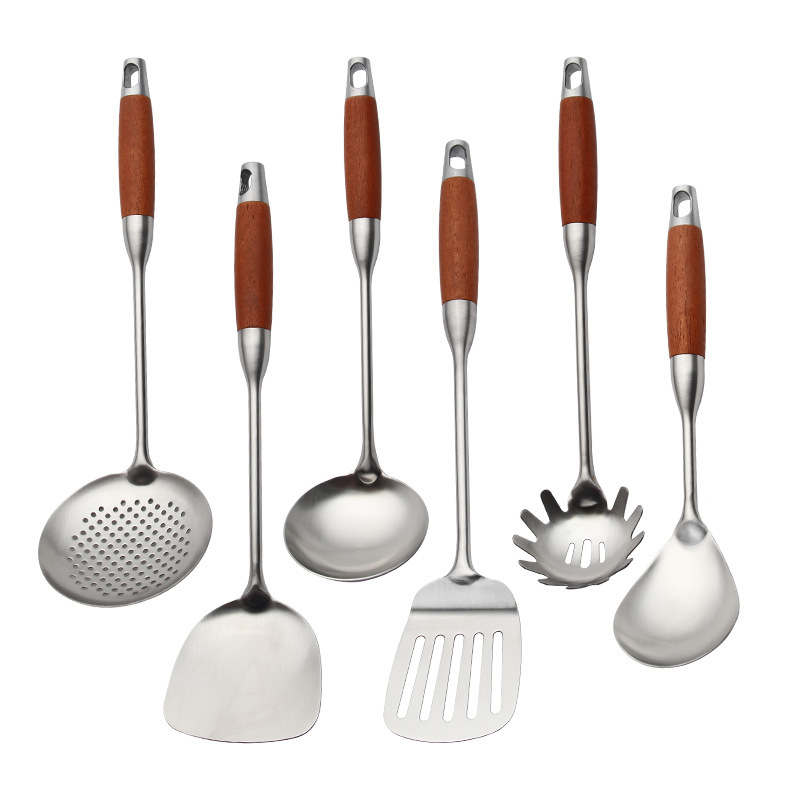 Set de ustensile de bucătărie din oțel inox cu mânere din rosewood — spatulă, lingură de supă, lingură cu găuri, sită