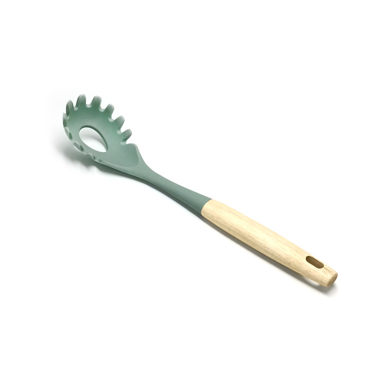 Set din silicon pentru bucătărie, 6 piese, cu mâner din lemn — antiaderent, rezistent la căldură; include spatulă, lingură de supă și lingură cu sită.