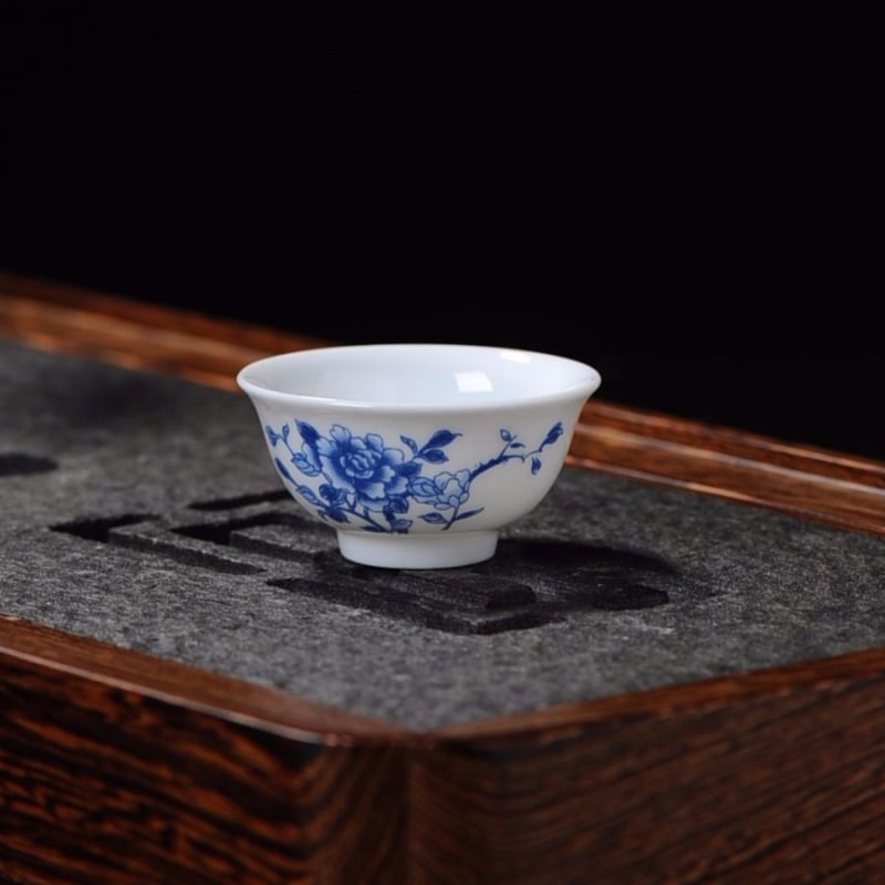 Set kung fu de ceai din porțelan albastru și alb – cești ceramice pentru ceremonia de ceai acasă
