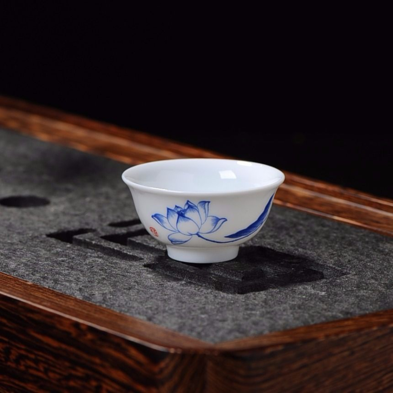 Set kung fu de ceai din porțelan albastru și alb – cești ceramice pentru ceremonia de ceai acasă
