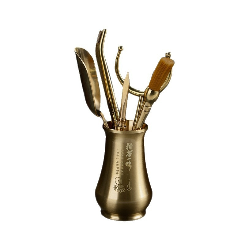 Set din alamă pentru ceremonia Gongfu a ceaiului „Șase Domni” cu accesorii de ceai: lingură de ceai, furculiță pentru cești, instrument de întreținere a ceainicului, set de cinci piese din cupru, clips pentru ceai și cuțit de ceai