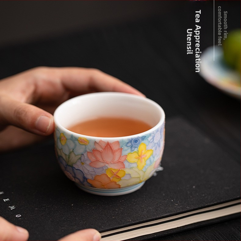 Ceașcă de ceai din porțelan, pictură manuală sub glazură, motiv floral, pentru degustare