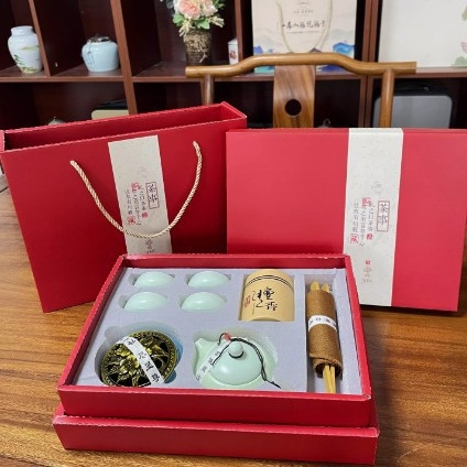 Set de ceai în stil chinezesc pentru cadouri de afaceri, ceainic Xishi din porțelan Celadon, incensier ca suvenir, 1 ceainic cu 4 cești