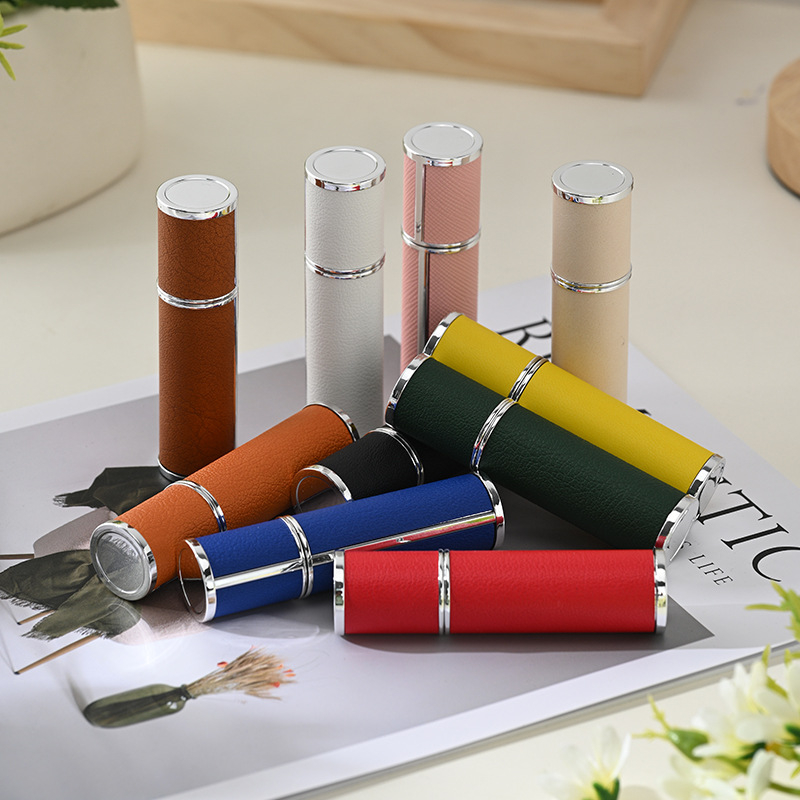 5 ml-es parfüm újratöltő üveg, hordozható utazási méret, bőr külső, pumpás szórófejes üveg, ABS ház üveggel belső