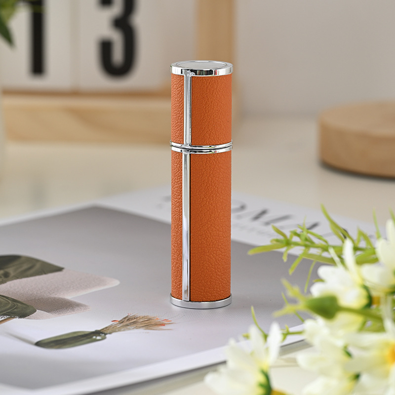 5 ml-es parfüm újratöltő üveg, hordozható utazási méret, bőr külső, pumpás szórófejes üveg, ABS ház üveggel belső