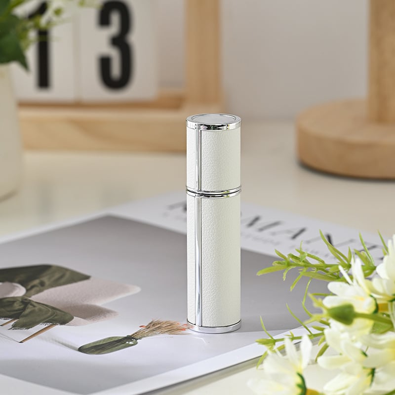 5 ml-es parfüm újratöltő üveg, hordozható utazási méret, bőr külső, pumpás szórófejes üveg, ABS ház üveggel belső