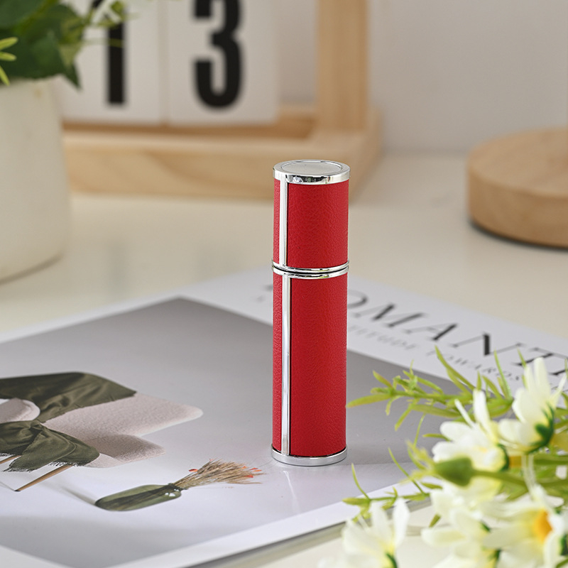 5 ml-es parfüm újratöltő üveg, hordozható utazási méret, bőr külső, pumpás szórófejes üveg, ABS ház üveggel belső