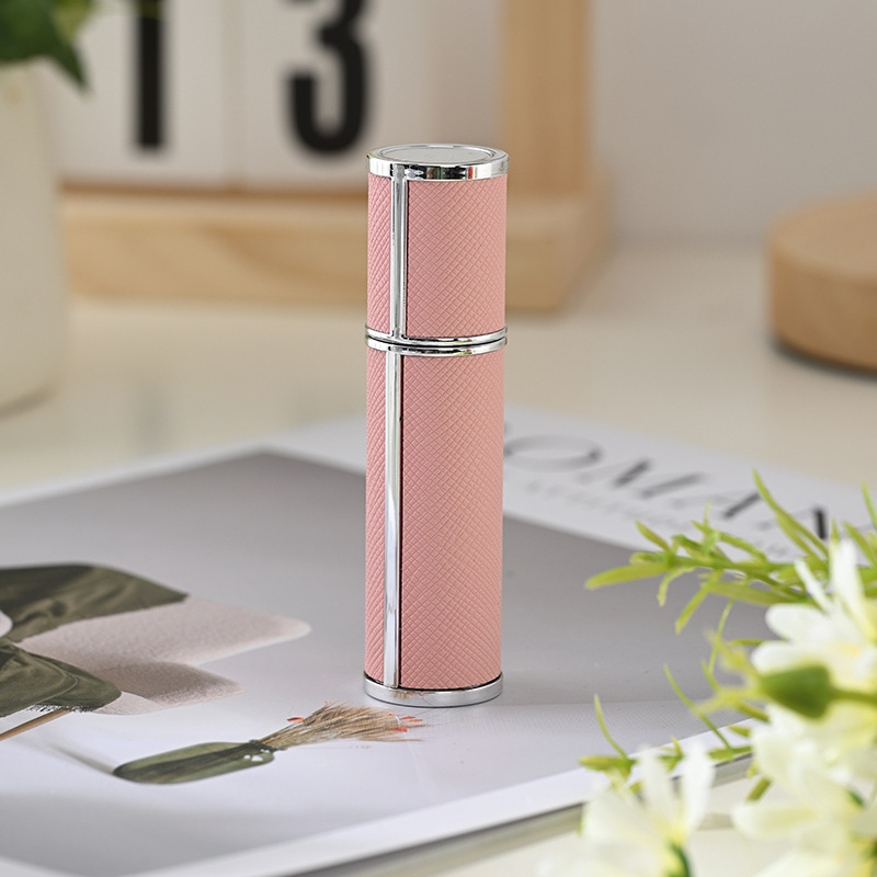 5 ml-es parfüm újratöltő üveg, hordozható utazási méret, bőr külső, pumpás szórófejes üveg, ABS ház üveggel belső