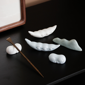 Set ceramic pentru ceremonia ceaiului în stil Celadon: pernă de ceai, clips pentru ceai, linguriță-ace, pensulă, suport pentru bețișoare, porțelan alb