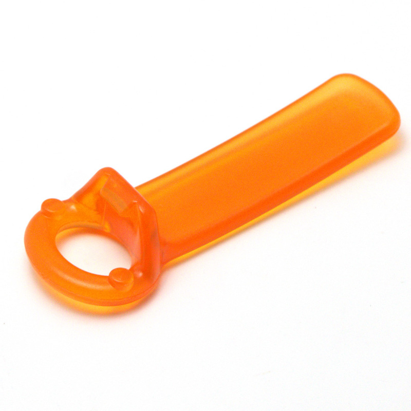 Deschizător multifuncțional din plastic pentru sticle și conserve, cu priză antiderapantă, acționare manuală.