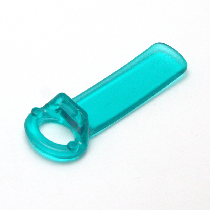 Deschizător multifuncțional din plastic pentru sticle și conserve, cu priză antiderapantă, acționare manuală.