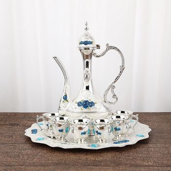 Set de vin în stil european din aliaj de zinc, include pahare mici de vin, decantor metalic și distribuitor de vin, decor elegant pentru casă.
