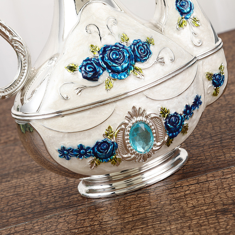 Set de vin în stil european din aliaj de zinc, include pahare mici de vin, decantor metalic și distribuitor de vin, decor elegant pentru casă.
