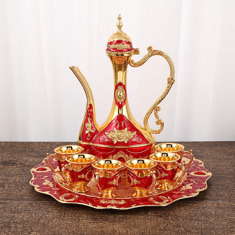 Set de vin în stil european din aliaj de zinc, include pahare mici de vin, decantor metalic și distribuitor de vin, decor elegant pentru casă.