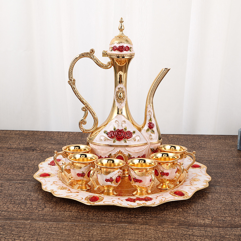 Set de vin în stil european din aliaj de zinc, include pahare mici de vin, decantor metalic și distribuitor de vin, decor elegant pentru casă.