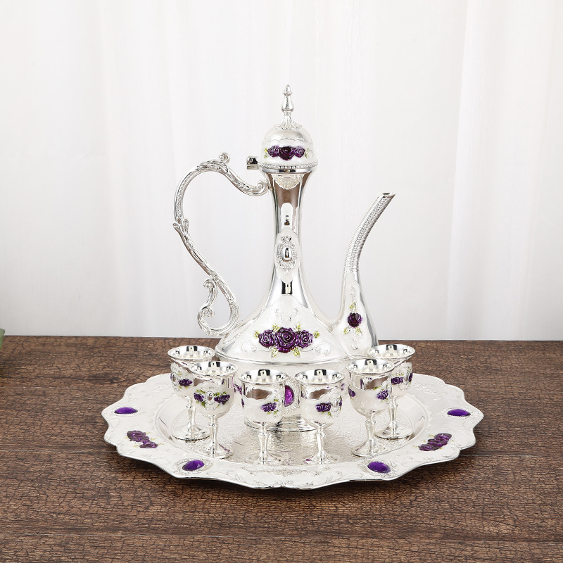 Set de vin în stil european din aliaj de zinc, include pahare mici de vin, decantor metalic și distribuitor de vin, decor elegant pentru casă.