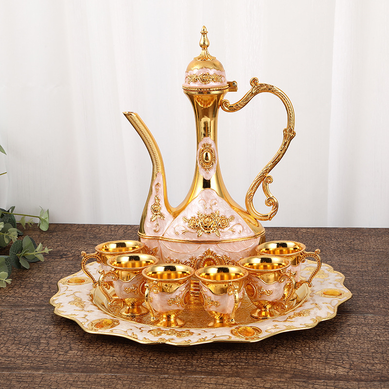 Set de vin în stil european din aliaj de zinc, include pahare mici de vin, decantor metalic și distribuitor de vin, decor elegant pentru casă.