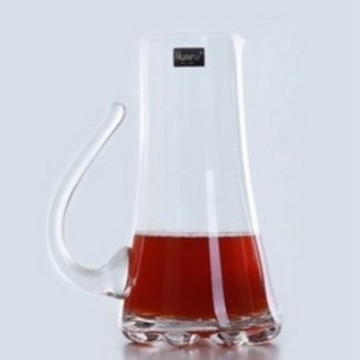Decantor de vin din sticlă cu mâner, design minimalist, cu scară de măsurare