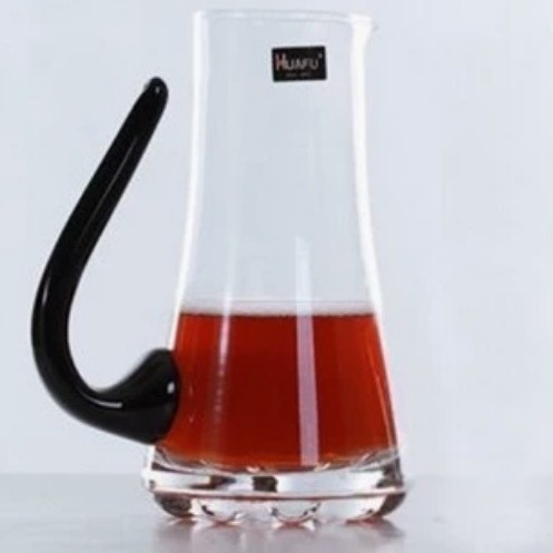 Decantor de vin din sticlă cu mâner, design minimalist, cu scară de măsurare