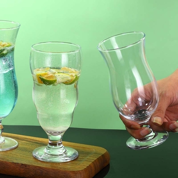 Pahar înalt, în formă de lalea, pentru cocktailuri, sucuri și băuturi reci