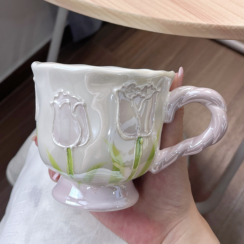 Cană ceramică în formă de lalea, înaltă și elegantă, cadou ideal pentru zile de naștere și nunți