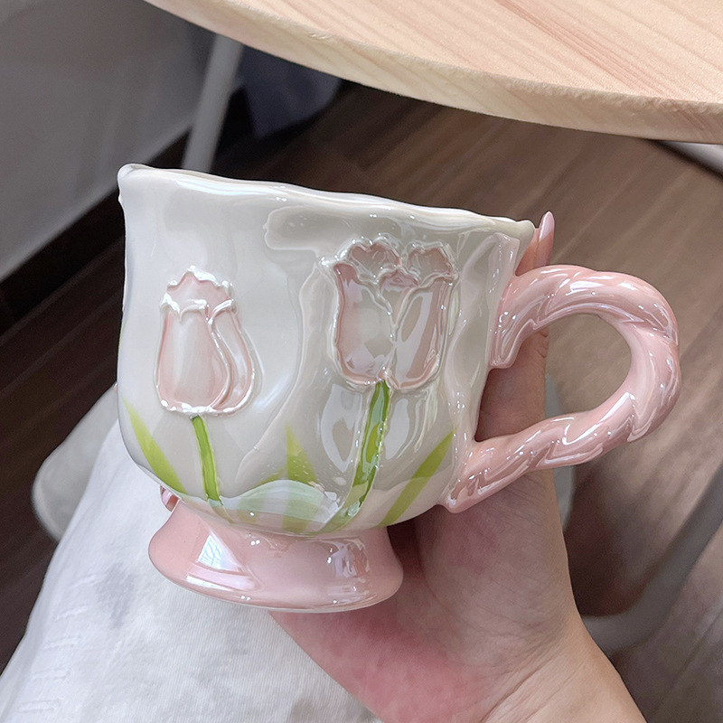 Cană ceramică în formă de lalea, înaltă și elegantă, cadou ideal pentru zile de naștere și nunți