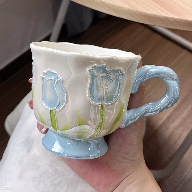 Cană ceramică în formă de lalea, înaltă și elegantă, cadou ideal pentru zile de naștere și nunți