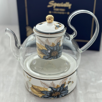 Set din ceramică franceză pentru ceai de după-amiază, cu ceainic, căni și farfurioare de cafea cu detalii aurii, căni pentru ceai cu flori și ceai negru, sigla cafenelei