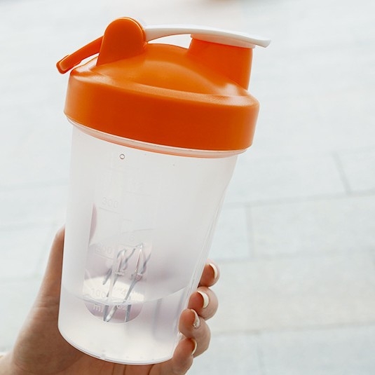Shaker portabil pentru proteine, 400 ml, cu scară de măsurare, sticlă sport, logo personalizat cadou