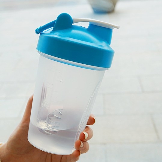 Shaker portabil pentru proteine, 400 ml, cu scară de măsurare, sticlă sport, logo personalizat cadou