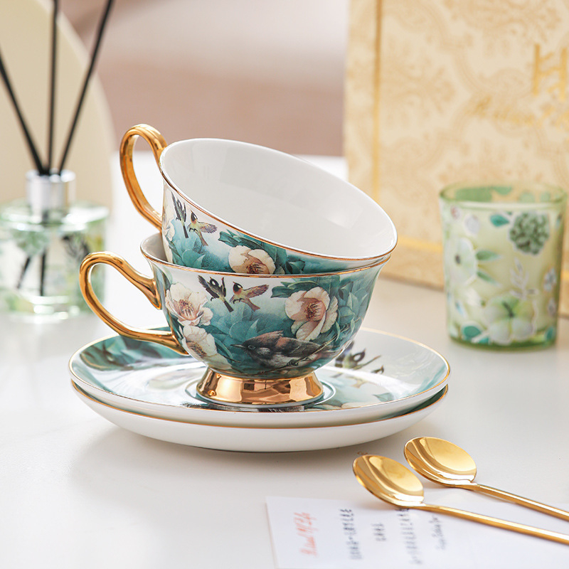 Set de cafea din porțelan osos cu model floral și ceainic de sticlă