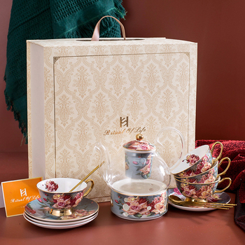 Set ceainic englezesc și cești cu farfurioare – motiv trandafiri, pentru ceai de după-amiază, design floral, elegant set de ceai