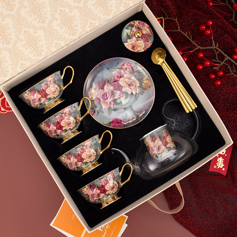 Set ceainic englezesc și cești cu farfurioare – motiv trandafiri, pentru ceai de după-amiază, design floral, elegant set de ceai