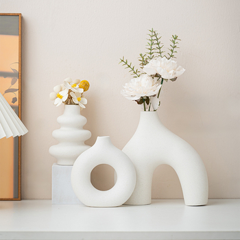 Set boem de trei vaze ceramice albe, cu design geometric rotund, fără glazură