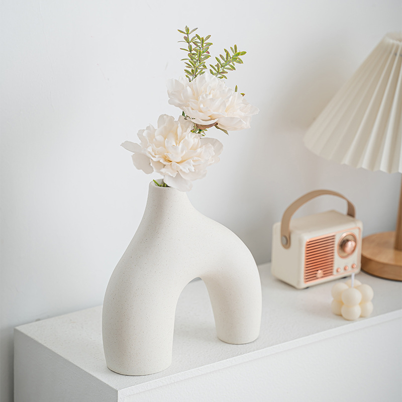 Set boem de trei vaze ceramice albe, cu design geometric rotund, fără glazură