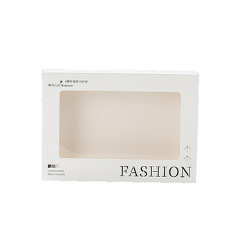Cutie cadou din carton alb pentru lenjerie și eșarfe, cu decupaje decorative