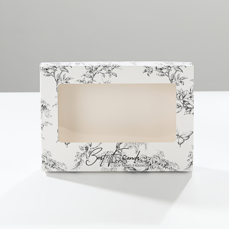 Cutie cadou din carton alb pentru lenjerie și eșarfe, cu decupaje decorative