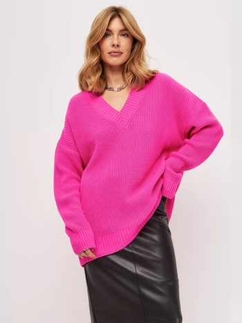 Džemper oversize s V-izrezom