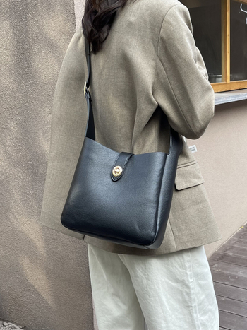 Ženska PU crossbody torba, jesen-zimska moda, jednostavan i svestran dizajn, velika zapremina, torba za mamu s luksuznom teksturom