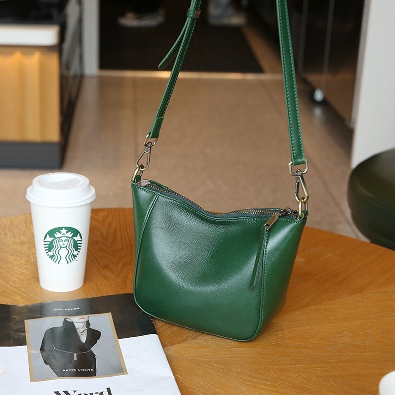 Lagana svakodnevna crossbody torbica od retro teleće kože, kompaktni uspravni kvadratni oblik, za svakodnevnu upotrebu