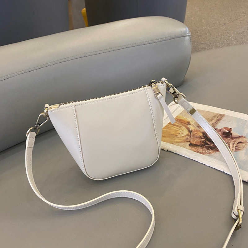 Lagana svakodnevna crossbody torbica od retro teleće kože, kompaktni uspravni kvadratni oblik, za svakodnevnu upotrebu