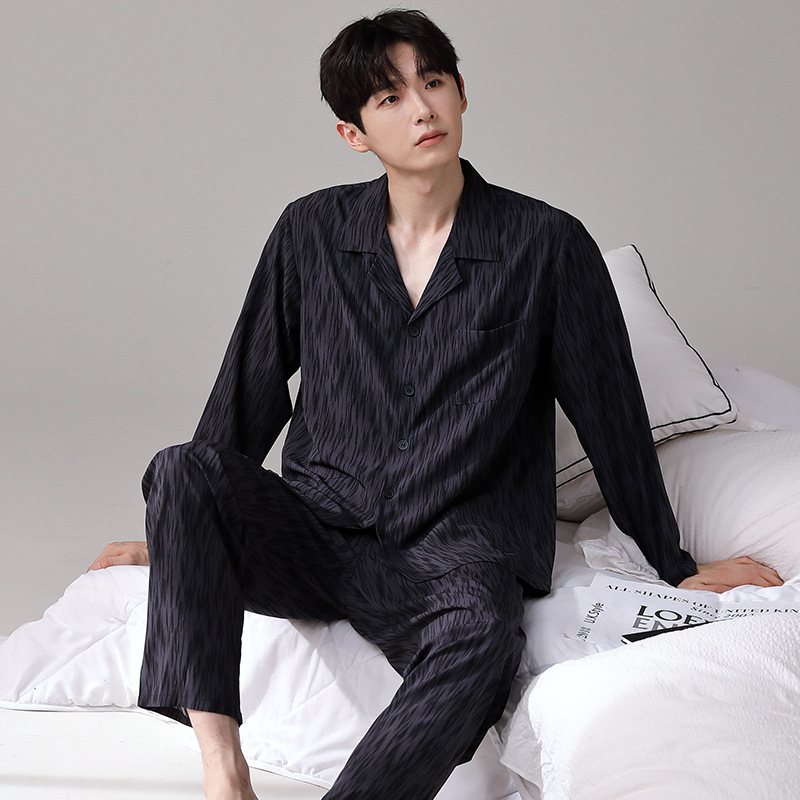 Muški ljetni pijama set od ice silk – tanak gornji dio s kratkim rukavima i hlače, za mlade muškarce